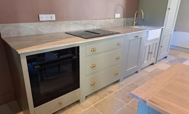 Integrated oven & induction hob with extraction